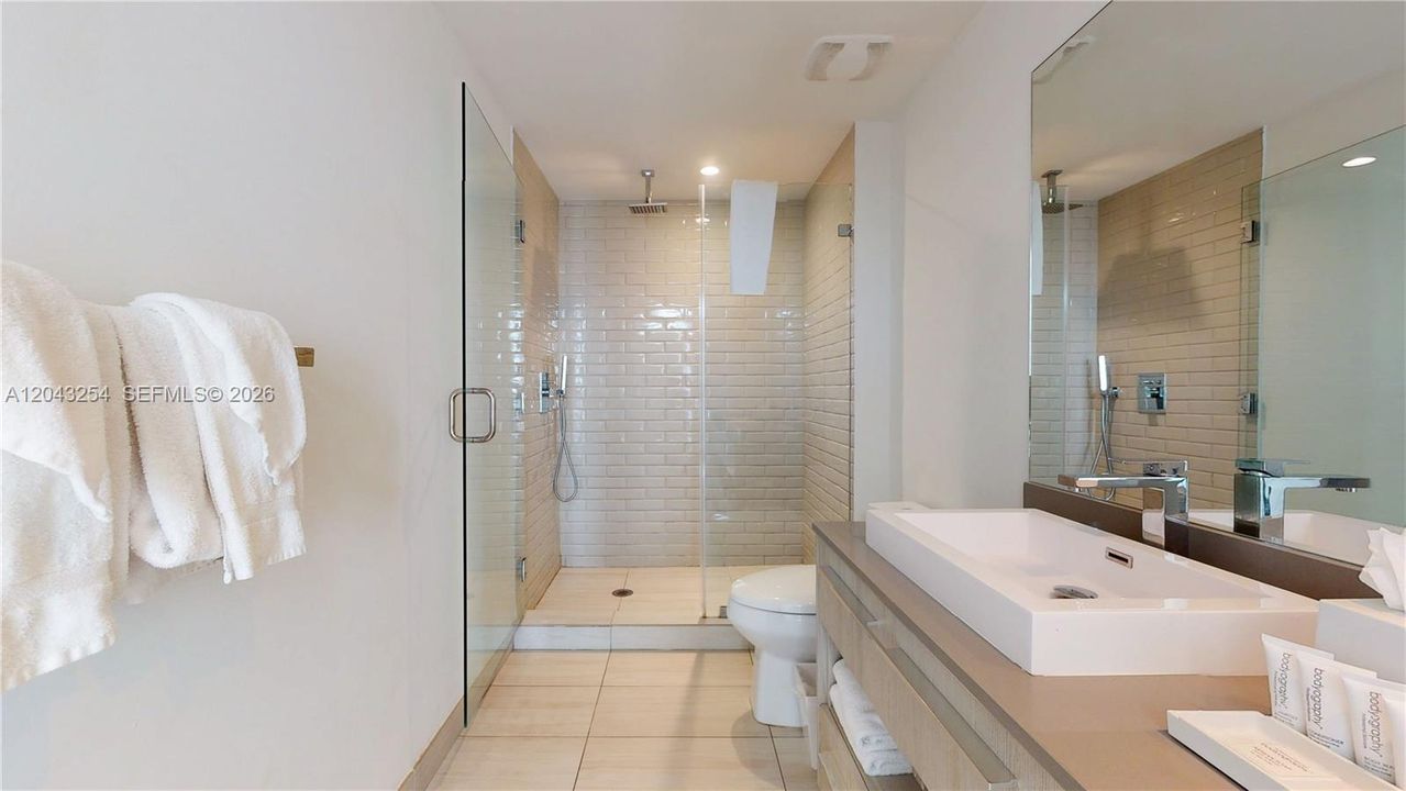 En Venta: $669,000 (3 camas, 2 baños, 1129 Pies cuadrados)