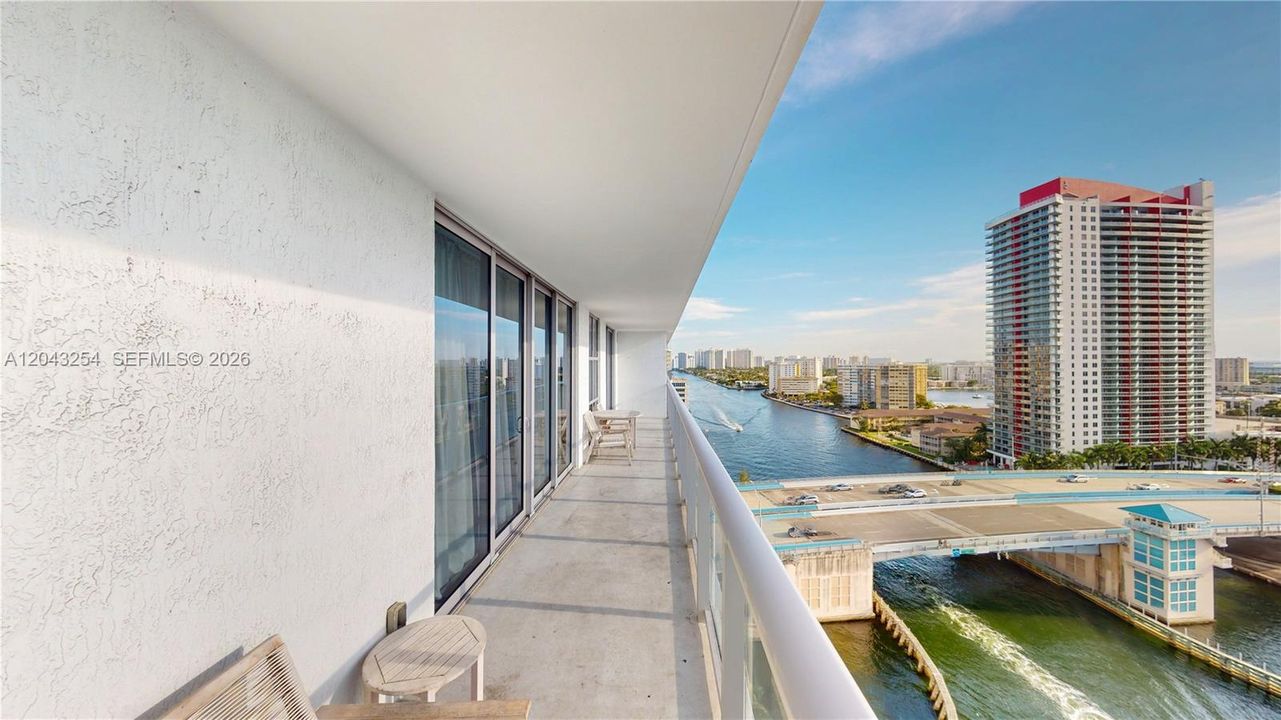 En Venta: $669,000 (3 camas, 2 baños, 1129 Pies cuadrados)