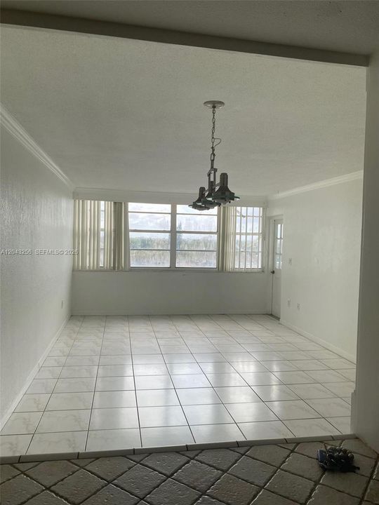 For Sale: $164,500 (1 beds, 1 baths, 801 Square Feet)