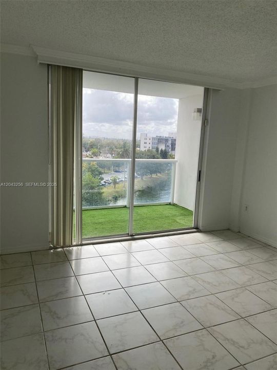 For Sale: $164,500 (1 beds, 1 baths, 801 Square Feet)