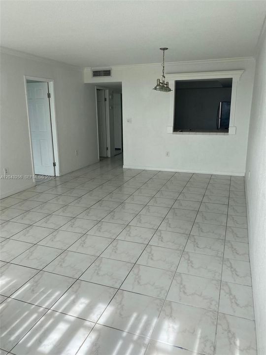 For Sale: $164,500 (1 beds, 1 baths, 801 Square Feet)