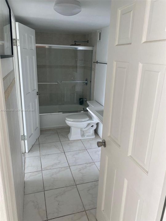 For Sale: $164,500 (1 beds, 1 baths, 801 Square Feet)