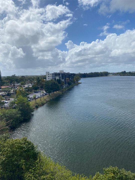 For Sale: $164,500 (1 beds, 1 baths, 801 Square Feet)