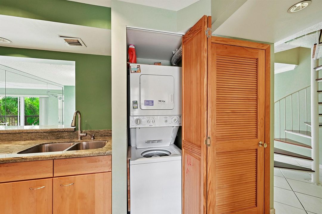 stackable washer dryer