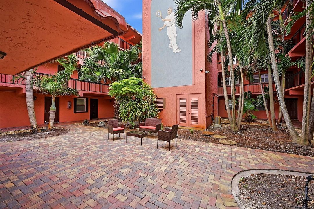35_courtyard