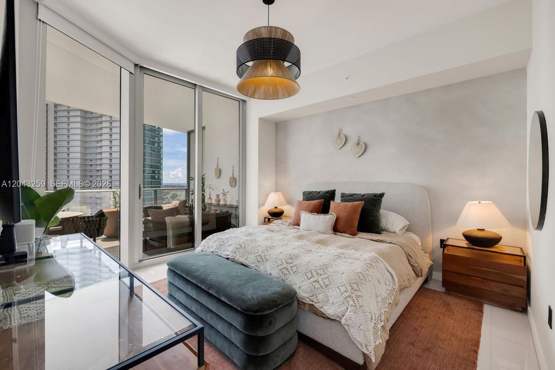 En Venta: $1,095,000 (2 camas, 3 baños, 1560 Pies cuadrados)