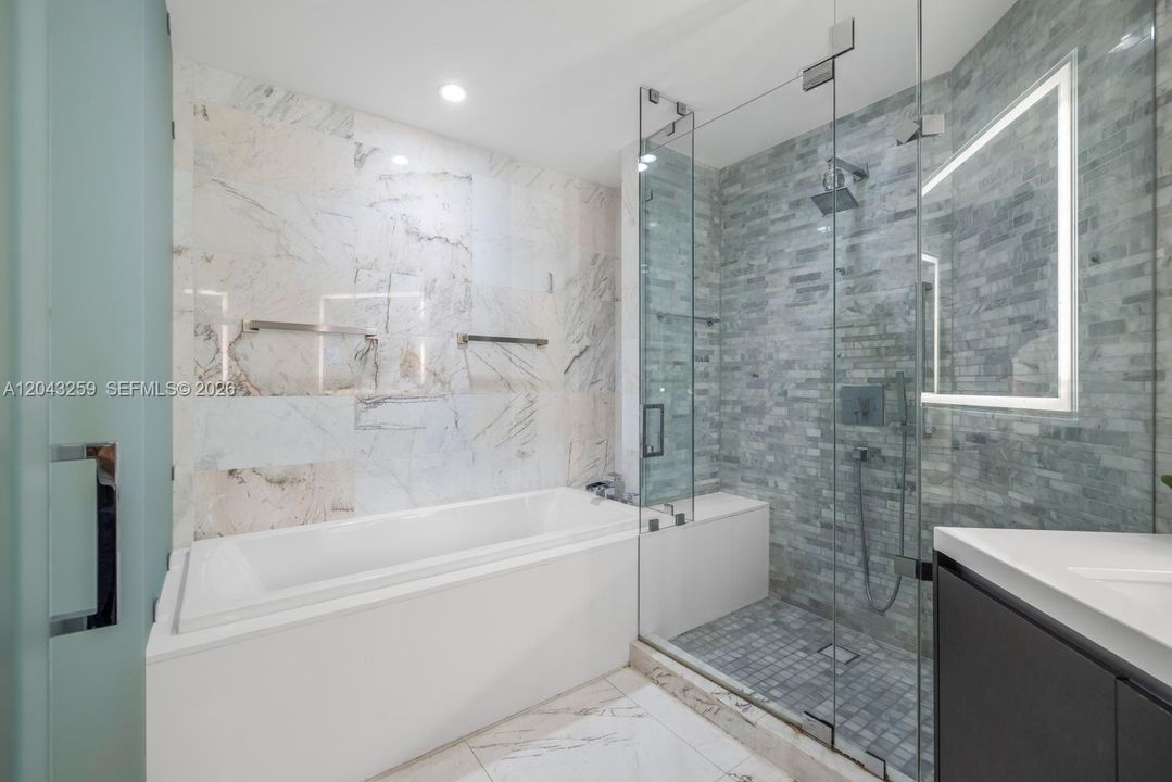 En Venta: $1,095,000 (2 camas, 3 baños, 1560 Pies cuadrados)