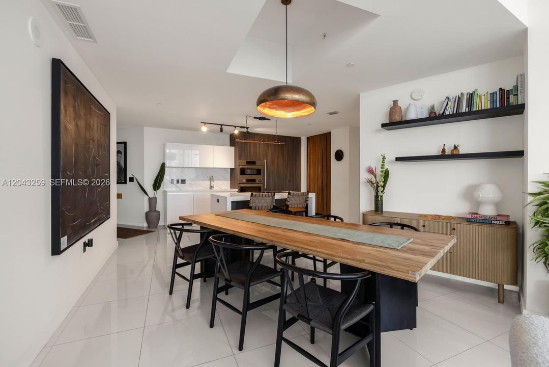 En Venta: $1,095,000 (2 camas, 3 baños, 1560 Pies cuadrados)