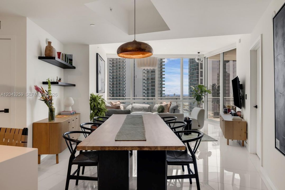 En Venta: $1,095,000 (2 camas, 3 baños, 1560 Pies cuadrados)
