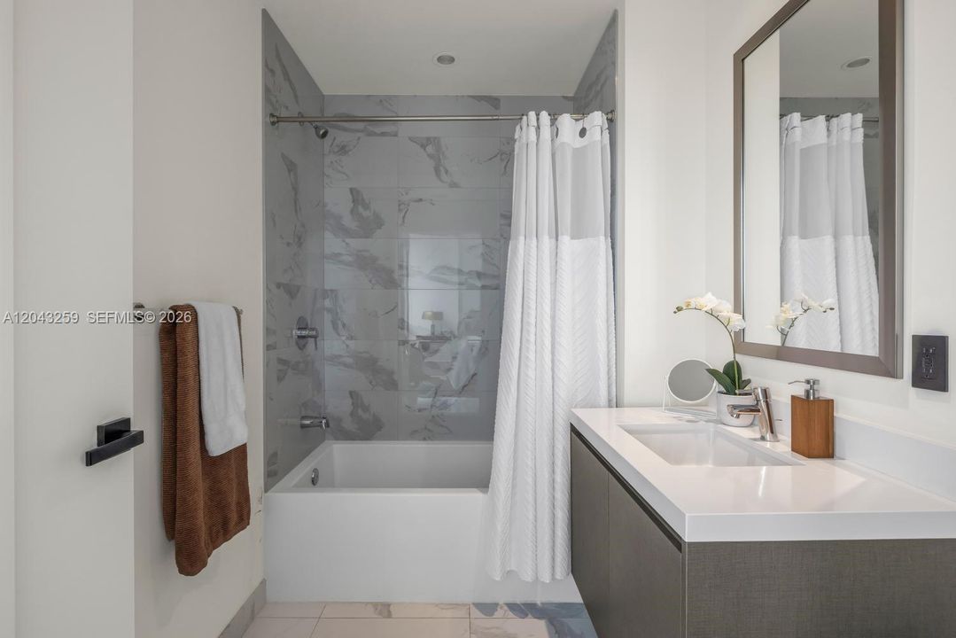 En Venta: $1,095,000 (2 camas, 3 baños, 1560 Pies cuadrados)