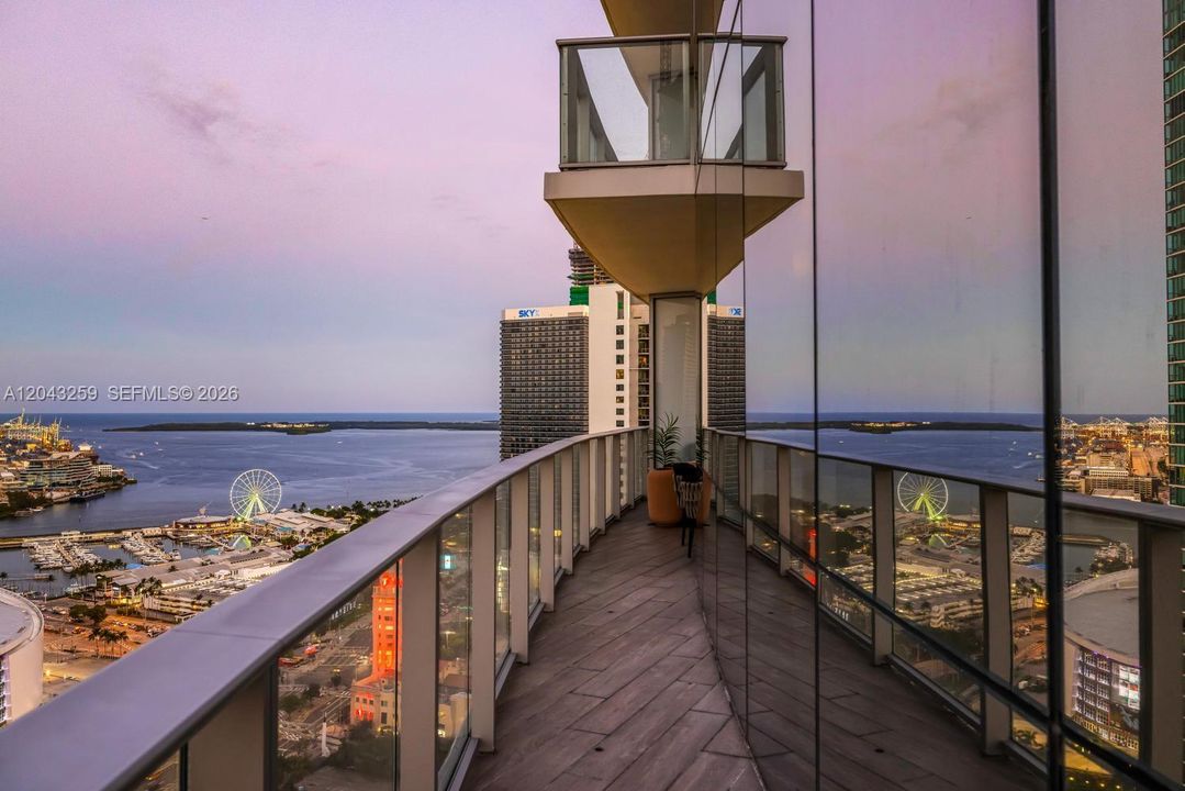 En Venta: $1,095,000 (2 camas, 3 baños, 1560 Pies cuadrados)