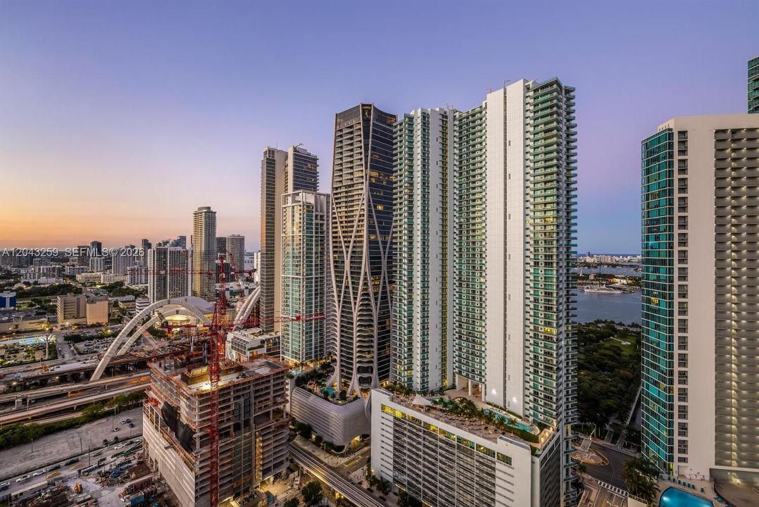 En Venta: $1,095,000 (2 camas, 3 baños, 1560 Pies cuadrados)