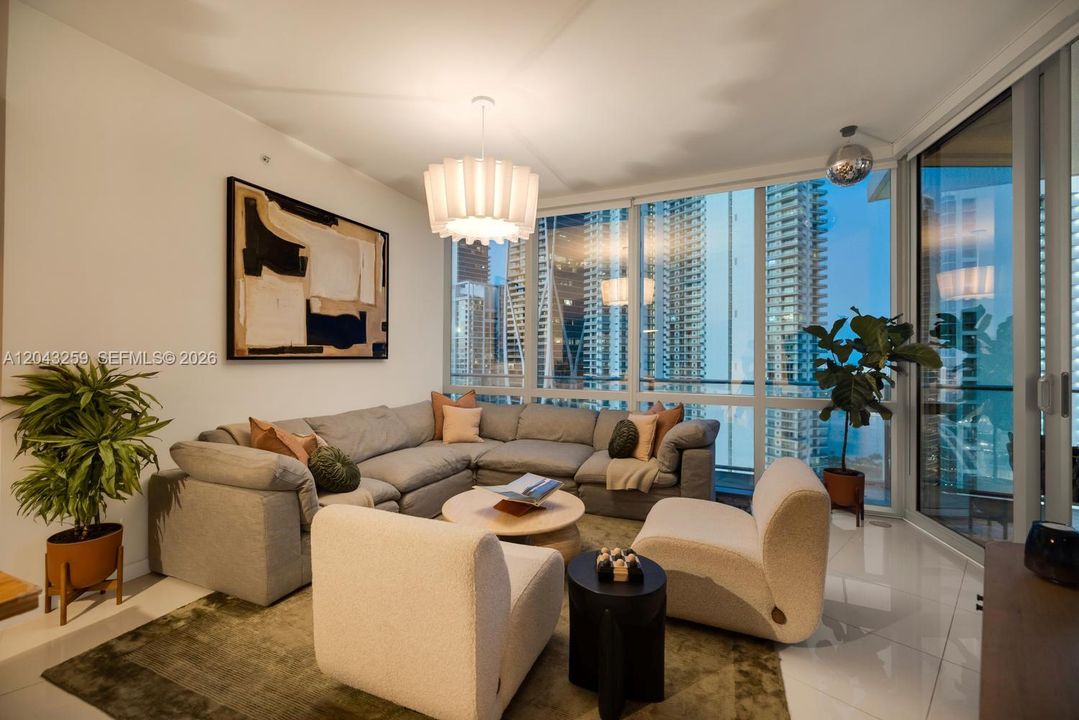 En Venta: $1,095,000 (2 camas, 3 baños, 1560 Pies cuadrados)