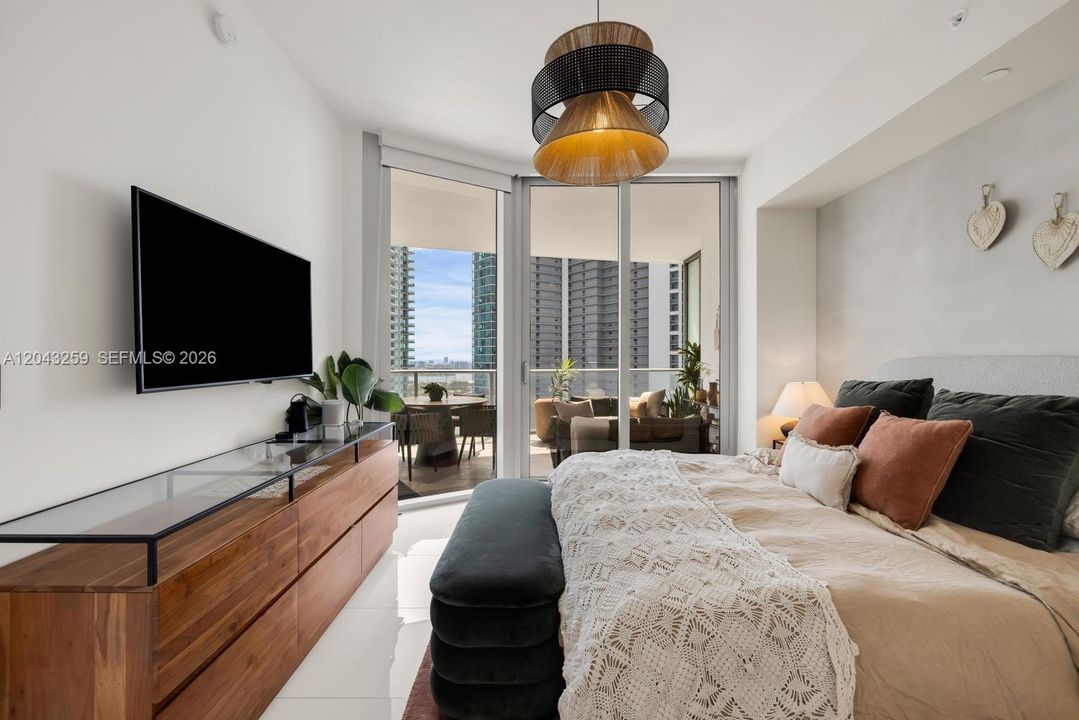 En Venta: $1,095,000 (2 camas, 3 baños, 1560 Pies cuadrados)