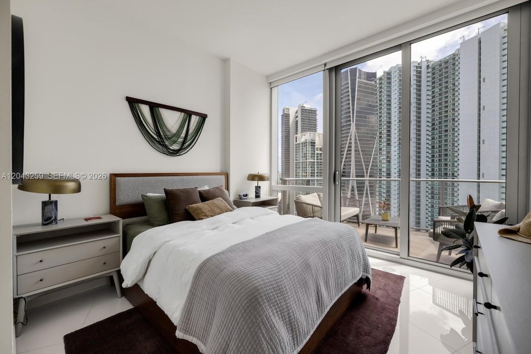 En Venta: $1,095,000 (2 camas, 3 baños, 1560 Pies cuadrados)
