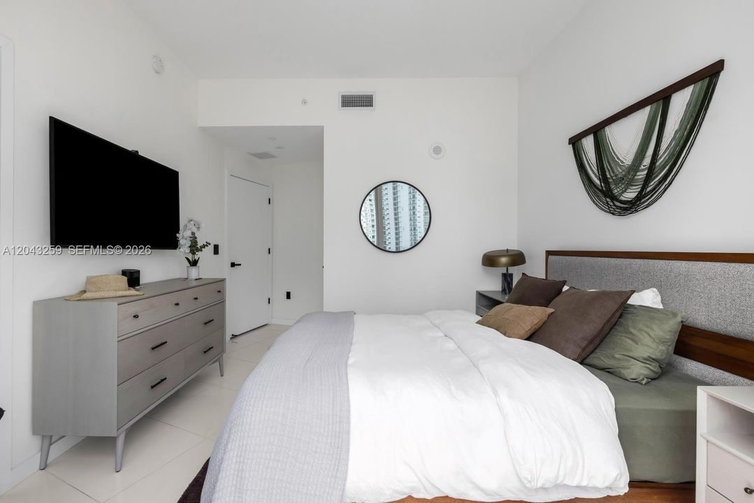 En Venta: $1,095,000 (2 camas, 3 baños, 1560 Pies cuadrados)