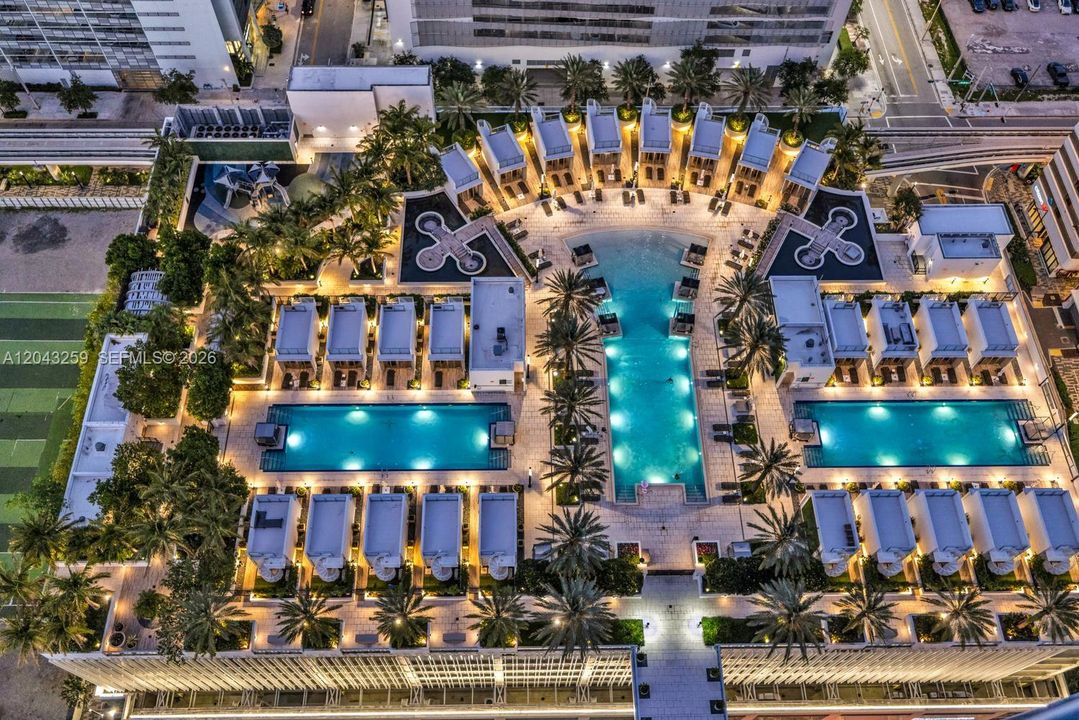 En Venta: $1,095,000 (2 camas, 3 baños, 1560 Pies cuadrados)