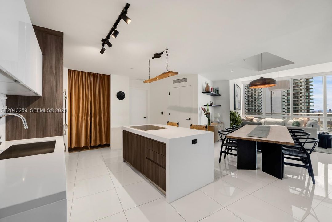 En Venta: $1,095,000 (2 camas, 3 baños, 1560 Pies cuadrados)