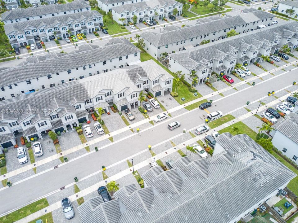 На продажу: $375,000 (3 спален, 2 ванн, 1695 Квадратных фут)