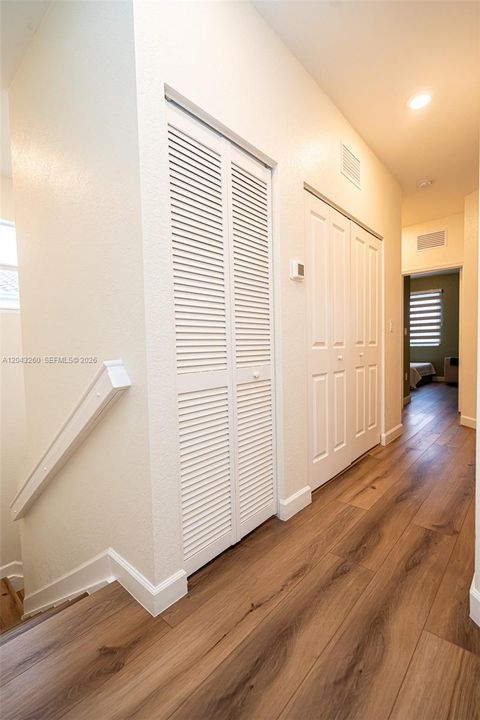На продажу: $375,000 (3 спален, 2 ванн, 1695 Квадратных фут)