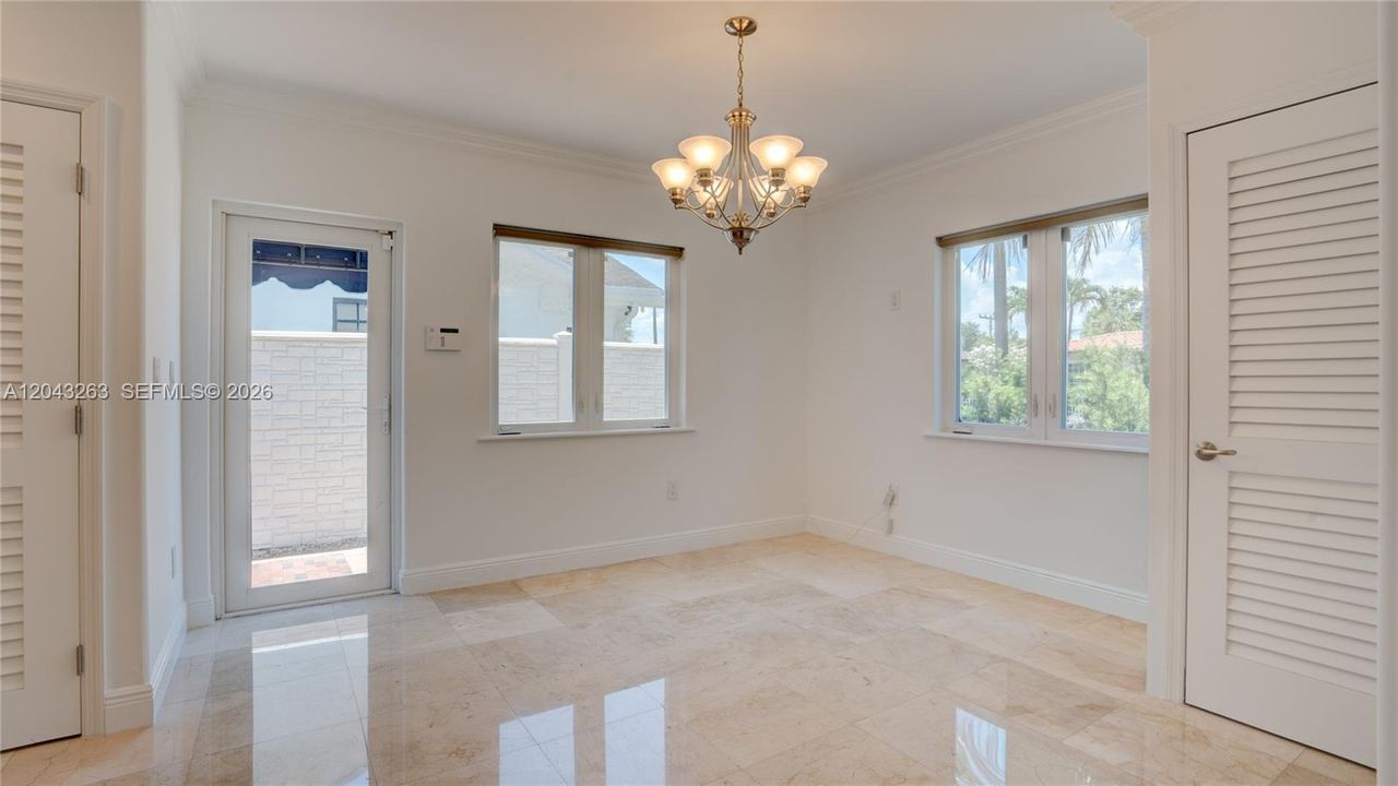 В аренду: $6,750 (4 спален, 2 ванн, 2326 Квадратных фут)