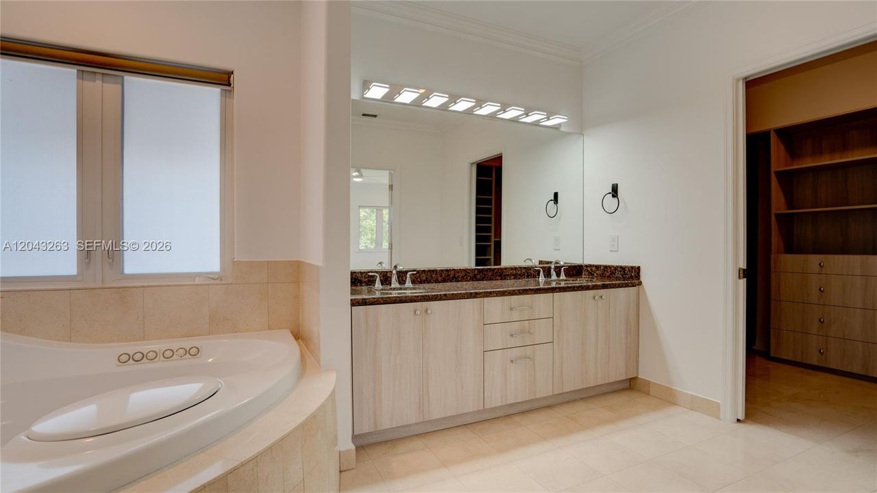 В аренду: $6,750 (4 спален, 2 ванн, 2326 Квадратных фут)