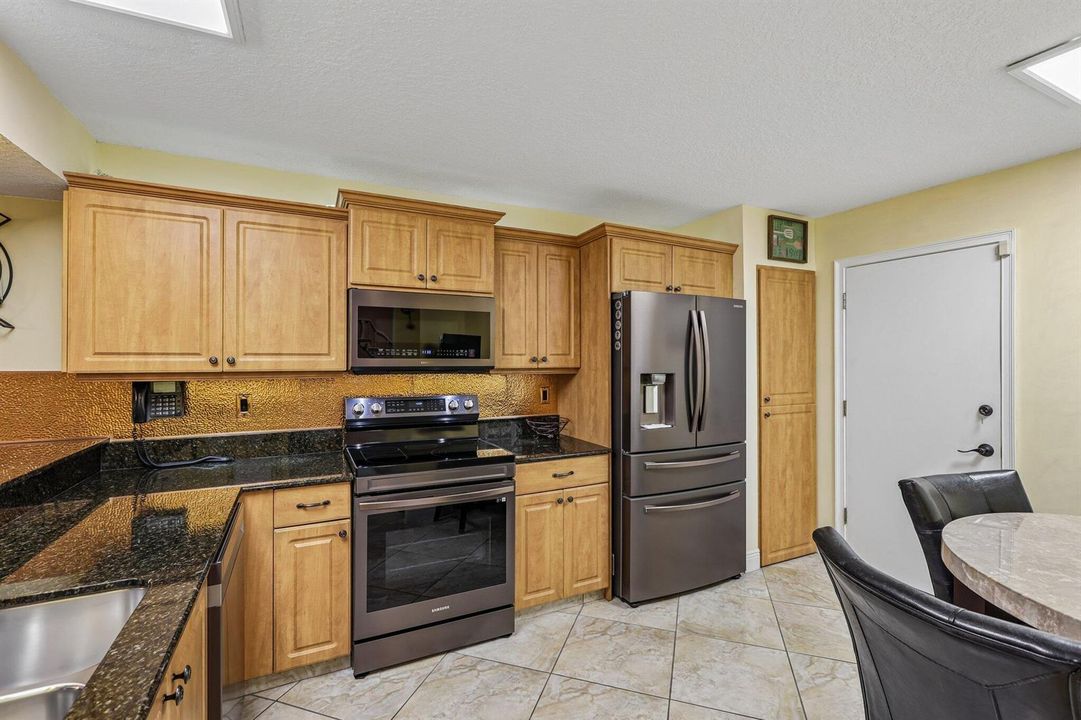 39-web-or-mls-NW 123rd Ave-S2406-019