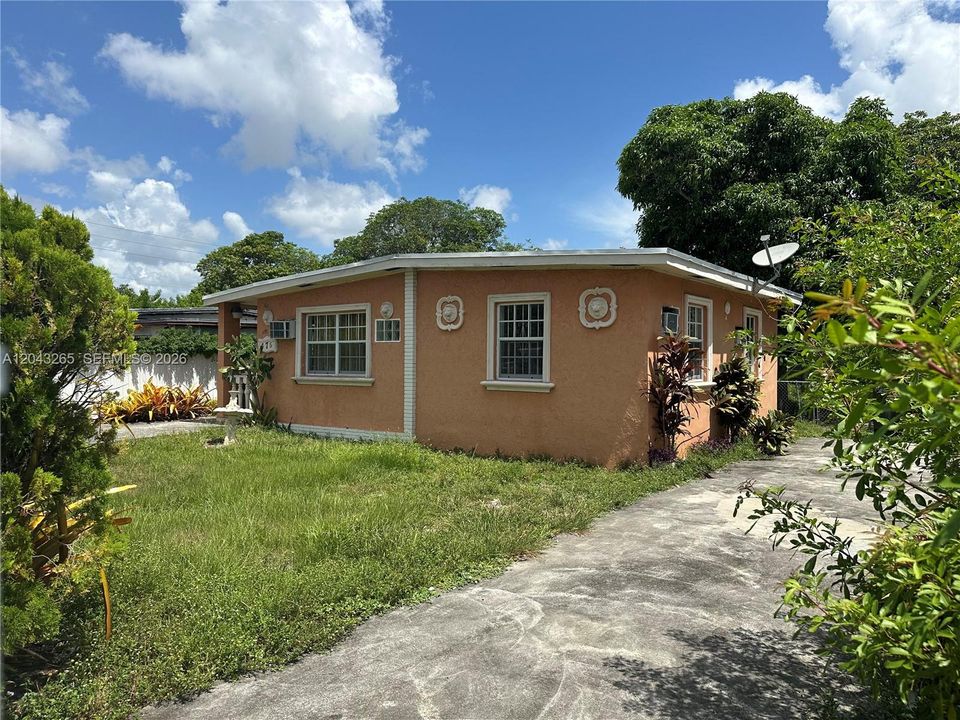 For Sale: $399,000 (3 beds, 2 baths, 1016 Square Feet)