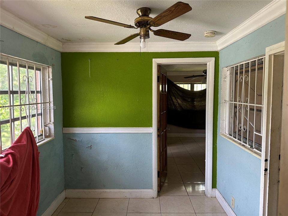 For Sale: $399,000 (3 beds, 2 baths, 1016 Square Feet)