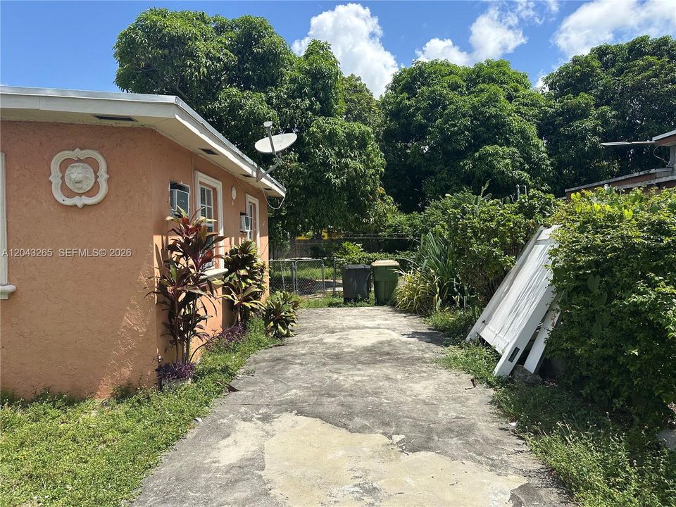 For Sale: $399,000 (3 beds, 2 baths, 1016 Square Feet)