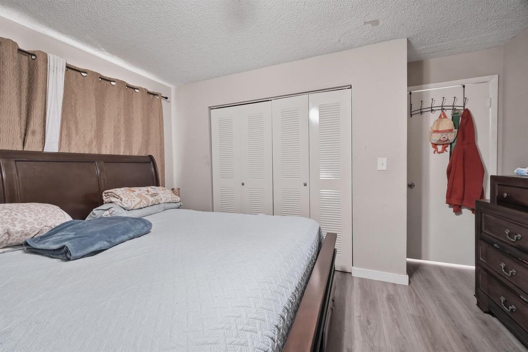 2710_W_60th_Pl-Bedroom-0379