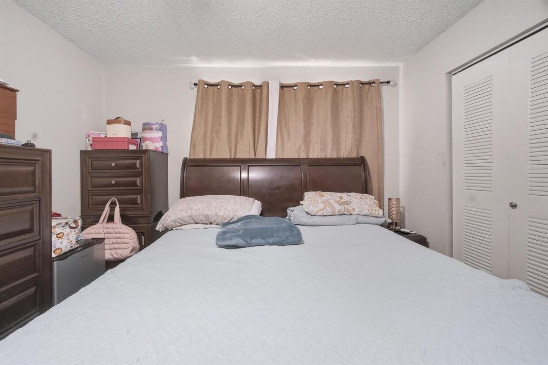 2710_W_60th_Pl-Bedroom-0376