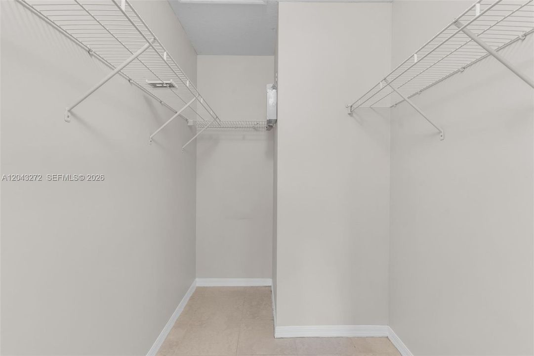 В аренду: $1,800 (2 спален, 2 ванн, 815 Квадратных фут)