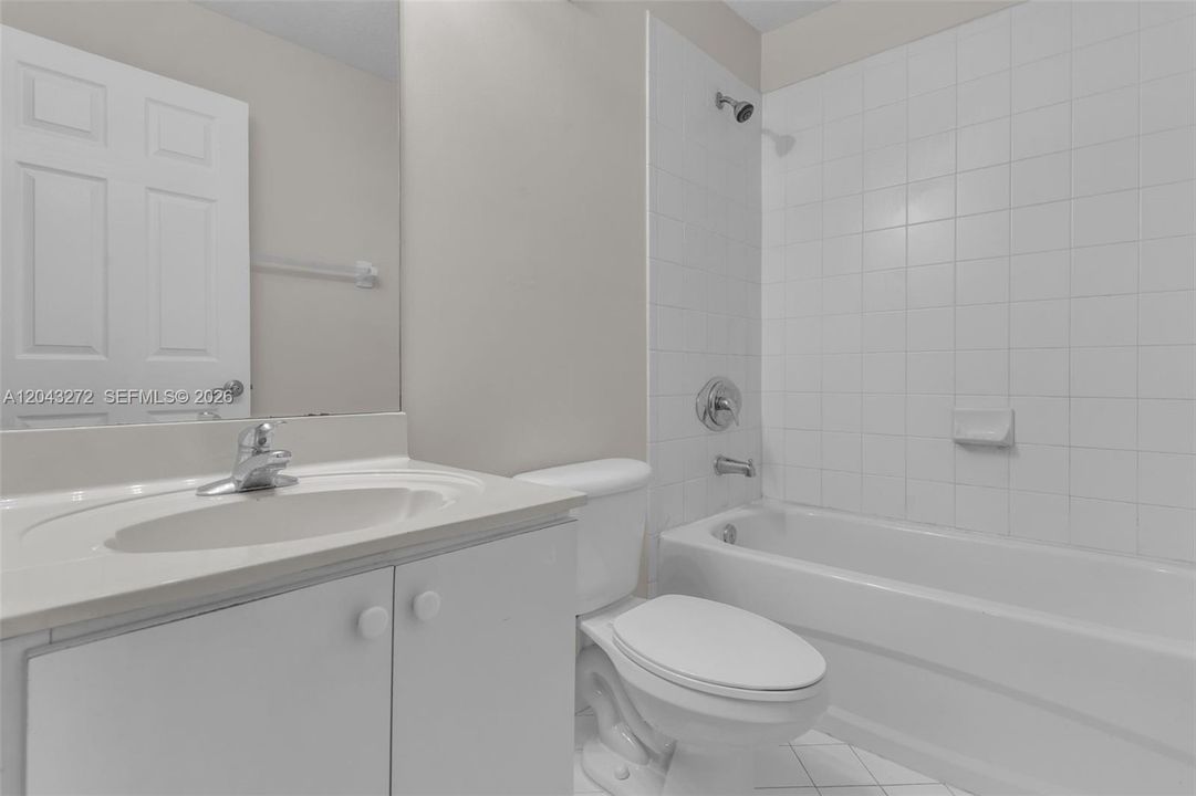 В аренду: $1,800 (2 спален, 2 ванн, 815 Квадратных фут)
