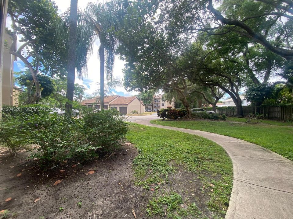 For Rent: $2,000 (2 beds, 1 baths, 800 Square Feet)