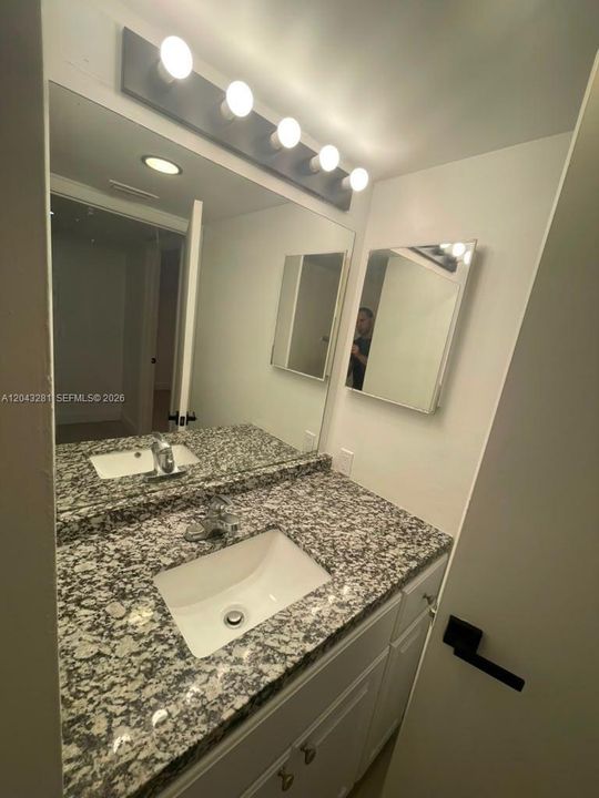 For Rent: $2,000 (2 beds, 1 baths, 800 Square Feet)