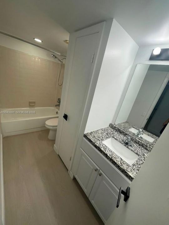For Rent: $2,000 (2 beds, 1 baths, 800 Square Feet)