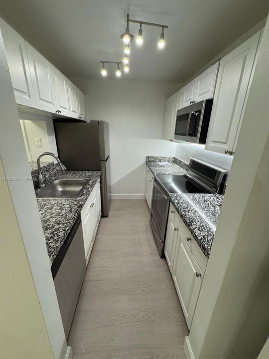 For Rent: $2,000 (2 beds, 1 baths, 800 Square Feet)