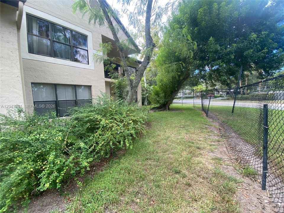For Rent: $2,000 (2 beds, 1 baths, 800 Square Feet)