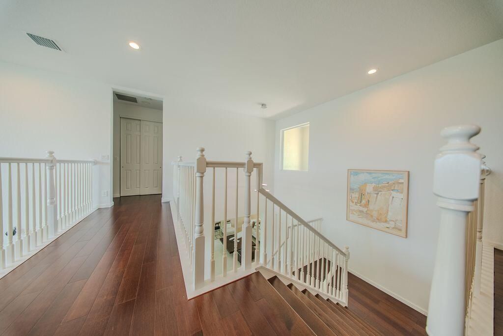 163 Bella Vista Upstairs Loft Area Pic 2