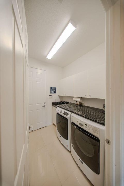 163 Bella Vista Laundry Room
