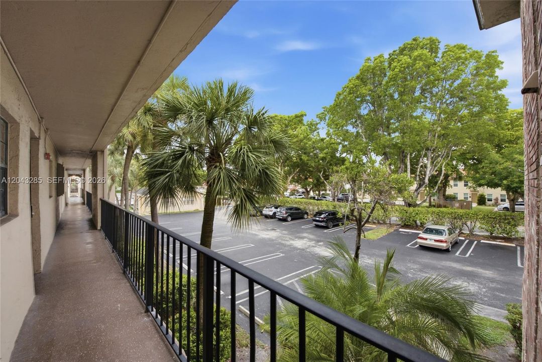 For Rent: $2,000 (2 beds, 2 baths, 958 Square Feet)
