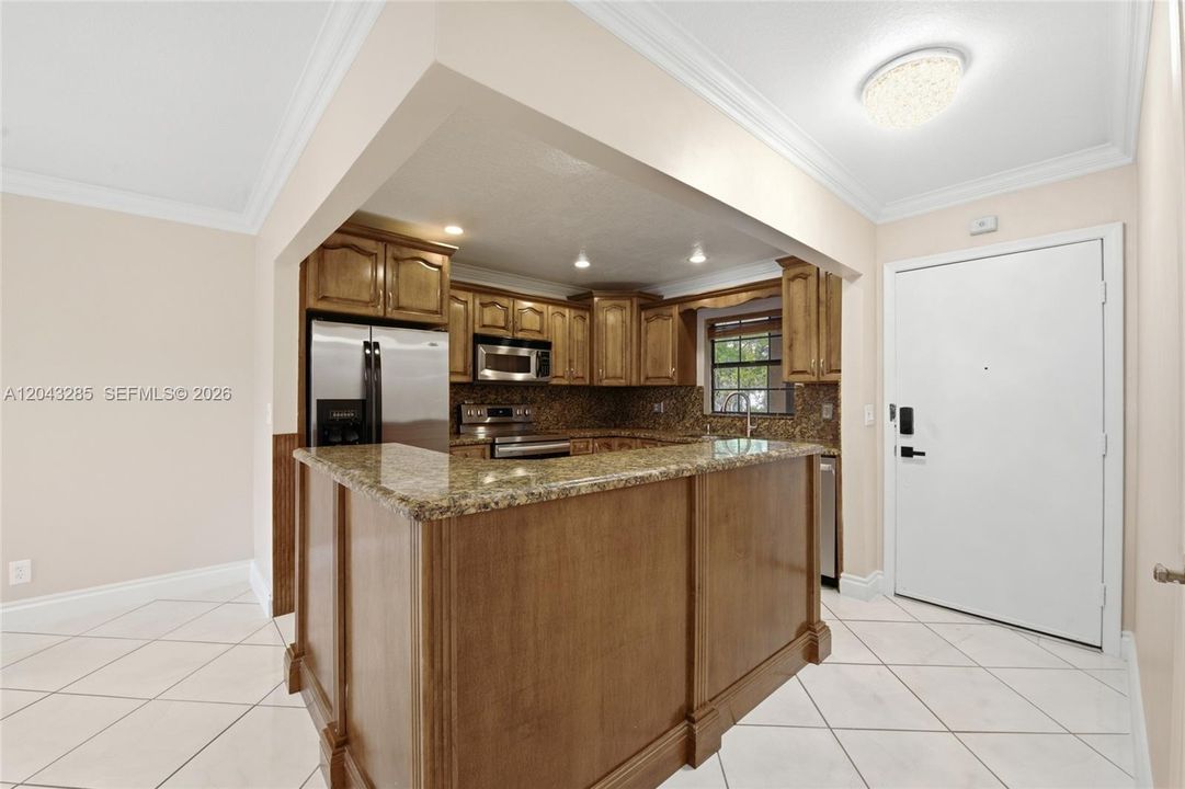 For Rent: $2,000 (2 beds, 2 baths, 958 Square Feet)