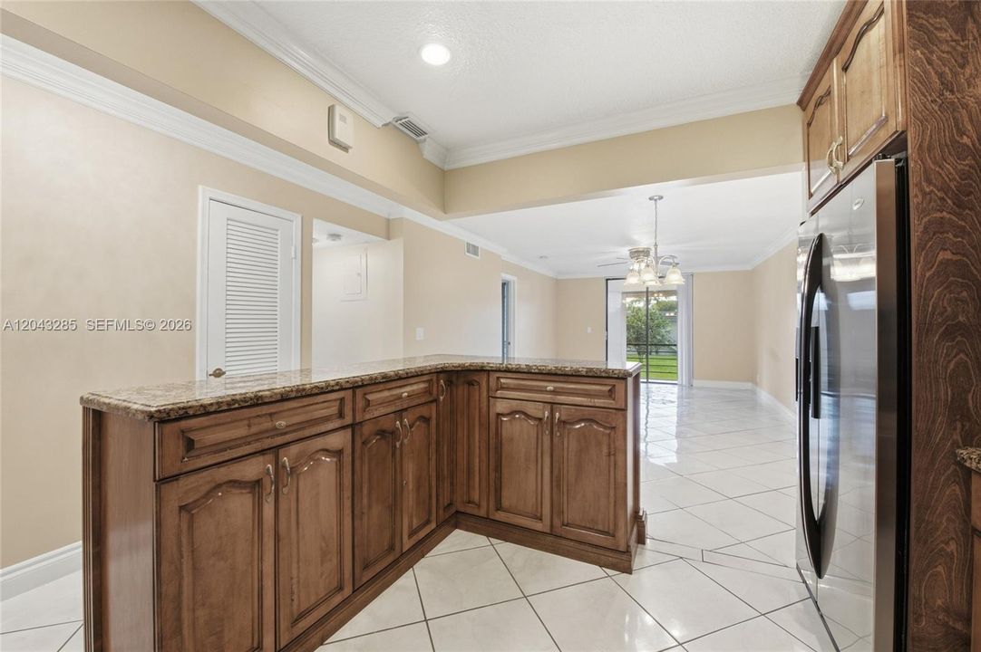 For Rent: $2,000 (2 beds, 2 baths, 958 Square Feet)