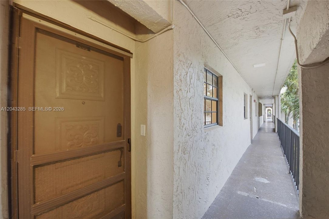 For Rent: $2,000 (2 beds, 2 baths, 958 Square Feet)