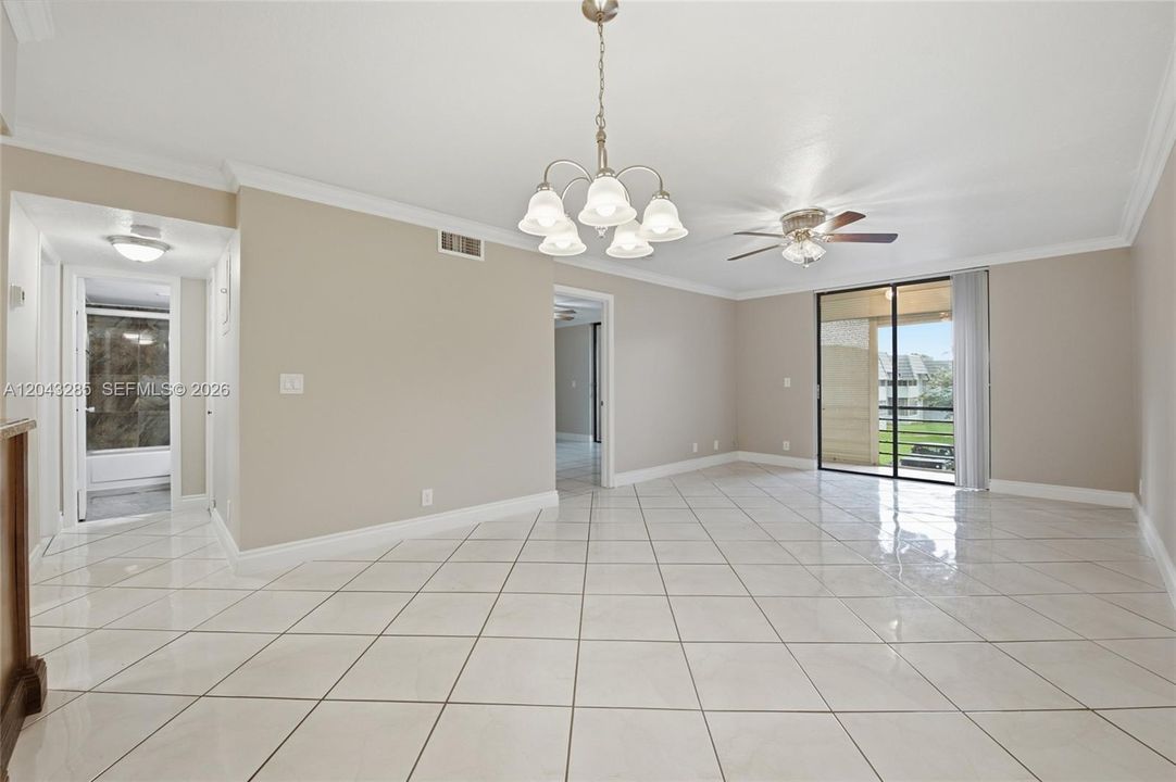 For Rent: $2,000 (2 beds, 2 baths, 958 Square Feet)