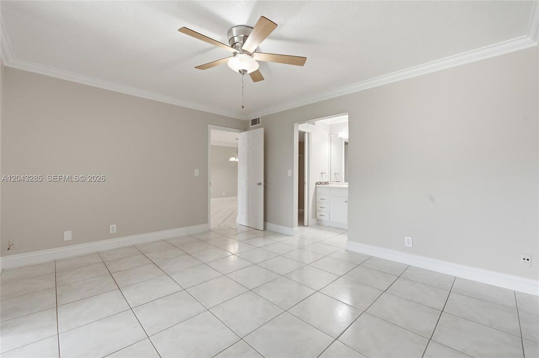 For Rent: $2,000 (2 beds, 2 baths, 958 Square Feet)