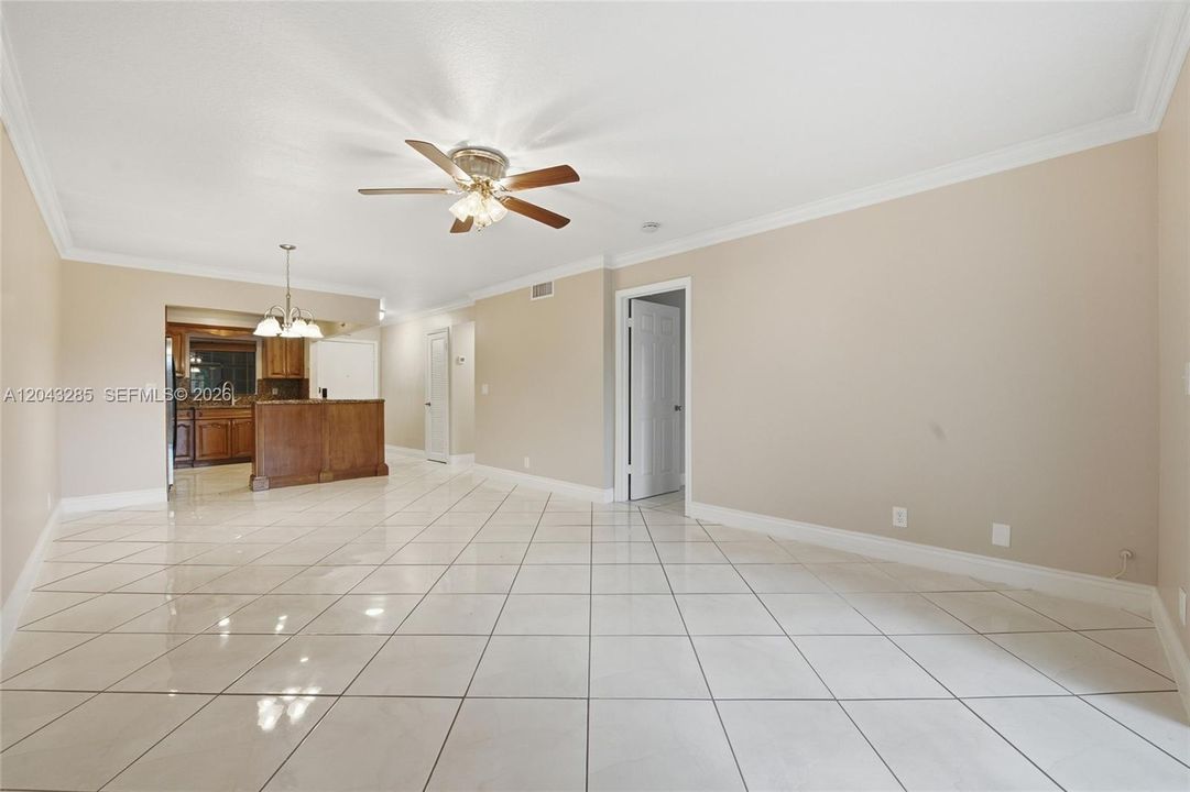 For Rent: $2,000 (2 beds, 2 baths, 958 Square Feet)