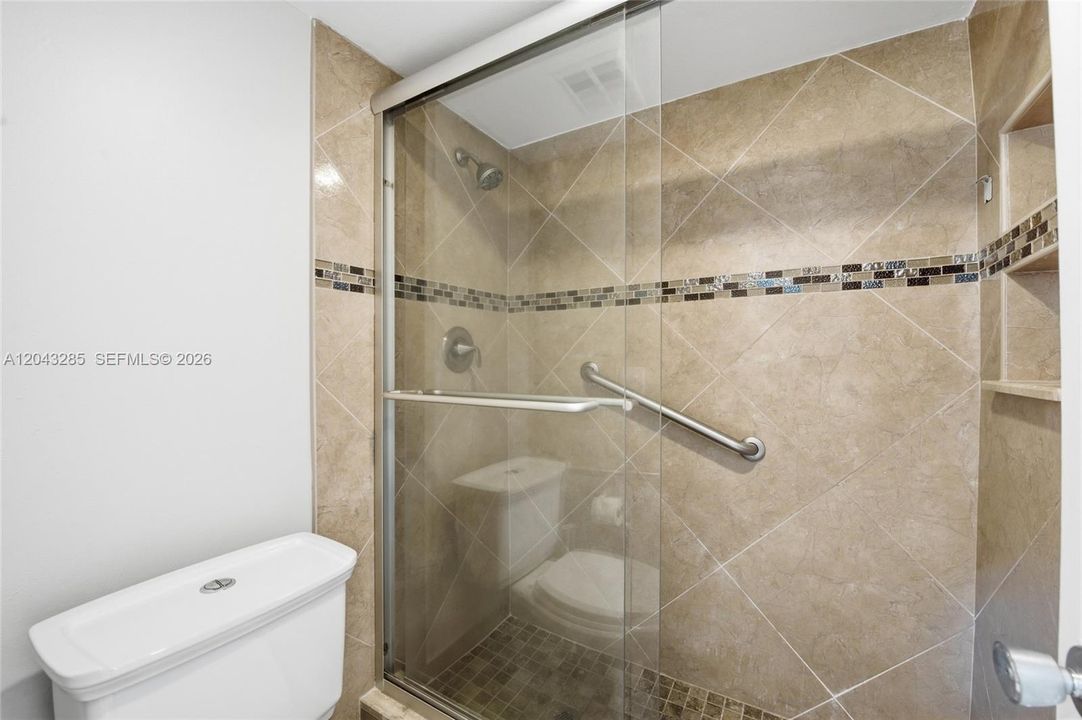 For Rent: $2,000 (2 beds, 2 baths, 958 Square Feet)