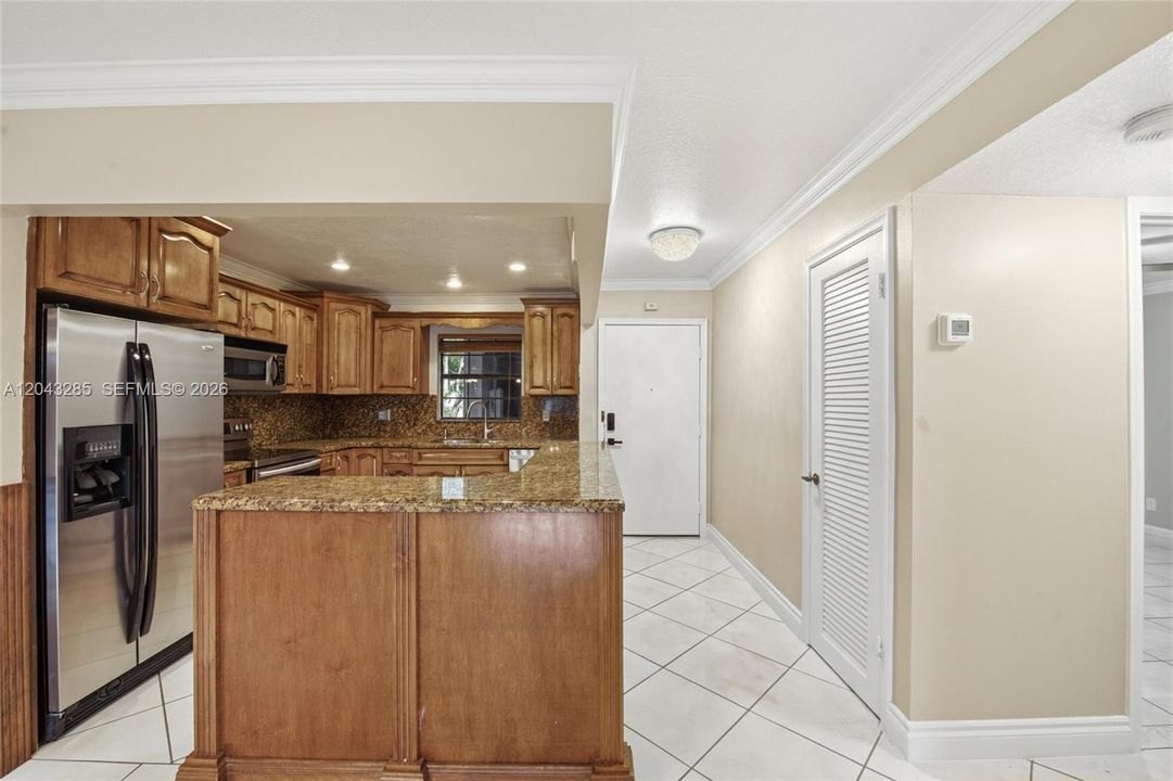 For Rent: $2,000 (2 beds, 2 baths, 958 Square Feet)